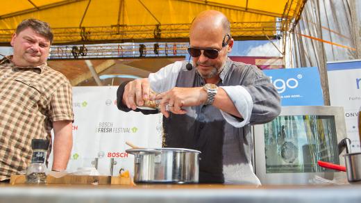 Šéfkuchař Zdeněk Pohlreich vaří na Fresh festivalu v Pardubicích