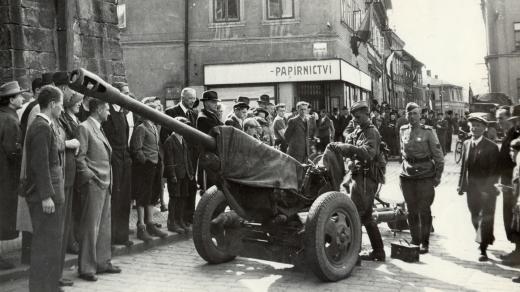 Rudá armáda na turnovském náměstí - květen 1945