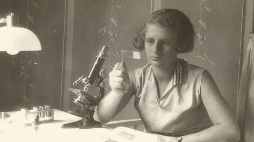 Věra Waldes Hromádková během studií na univerzitě