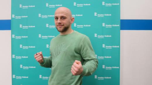 Jakub Krofta ve studiu Českého rozhlasu Hradec Králové
