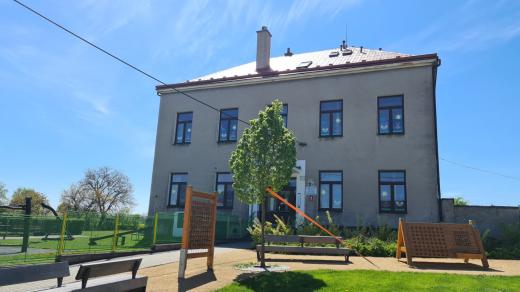 Budova ZŠ a MŠ v litovelských Nasobůrkách