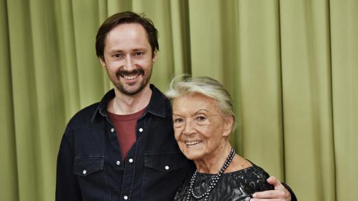 Natáčení hry Obchod na korze, v hlavních rolích Jaroslav Plesl a Zdena Procházková