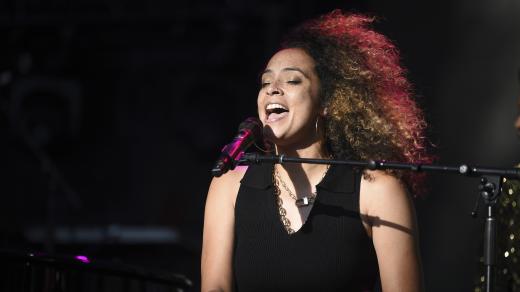 Kandace Springs vystupuje na Yamaha Grand Plaza Stage během veletrhu NAMM Show 4. června 2022 v Anaheim Convention Center v Anaheimu v Kalifornii