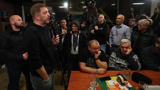 Ministr vnitra Vít Rakušan v pivnici Centrum v Karviné, kde debatuje v pořadu Bez cenzury
