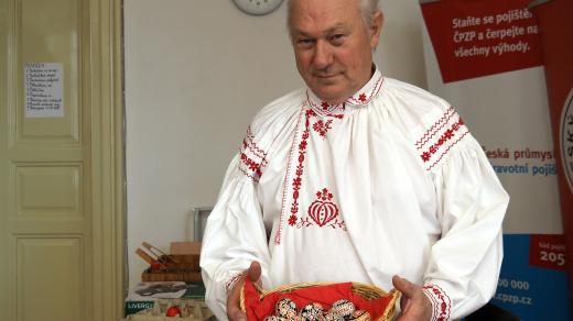 Každá kraslice je jedinečná, říká malíř z Asociace malířek a malířů kraslic