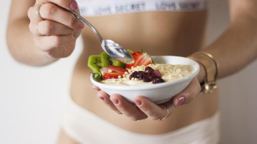 Bílý jogurt dokáže nastartovat metabolismus i upravit zažívání