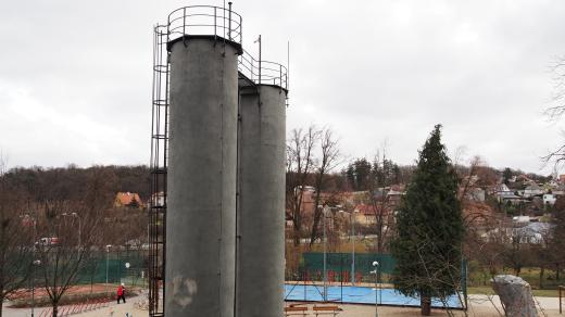 Schulzovy filtry jsou dominantou náměšťské kulturní promenády