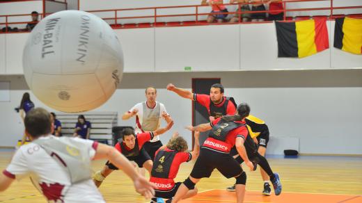 Pardubičtí hráči kin-ballu hrají na světovém šampionátu v Hradci Králové