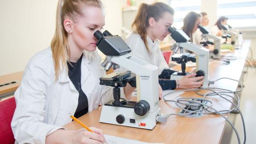 Farmaceutická fakulta Univerzity Karlovy - laboratoře