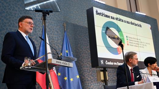 Ministr financí Zbyněk Stanjura (ODS) představuje vládní konsolidační balíček