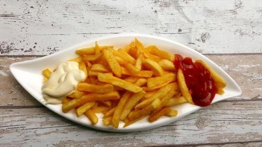 Hranolky je dobré konzumovat s mírou. Nejlepší variantou jsou připravené nasucho v troubě