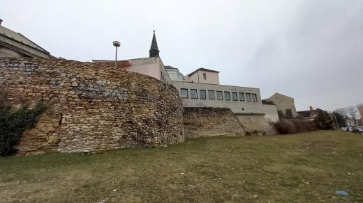 Pozůstatky barbakánu u bývalé horní brány