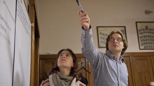 Architekt Petr Klápště se ptá lidí na jejich přání a potřeby na participačních setkáních