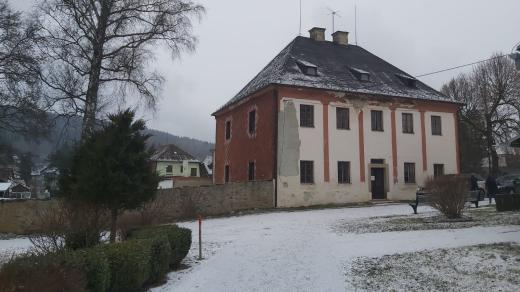 Bývalá fara v Srní