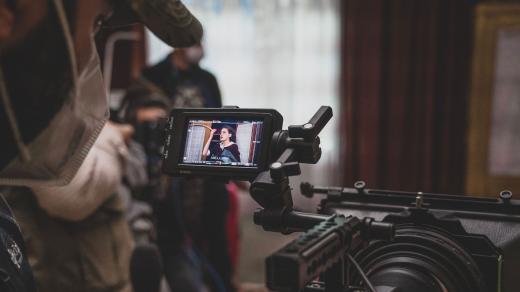 Scénář jsme napsali asi za tři týdny. Pracovali jsme dnem i nocí, říká režisér