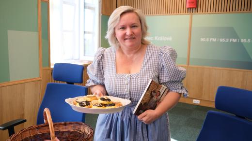 Jitka Kolářová ve studiu Českého rozhlasu Hradec Králové