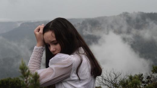 mladá dívka, smutek, melancholie, deprese