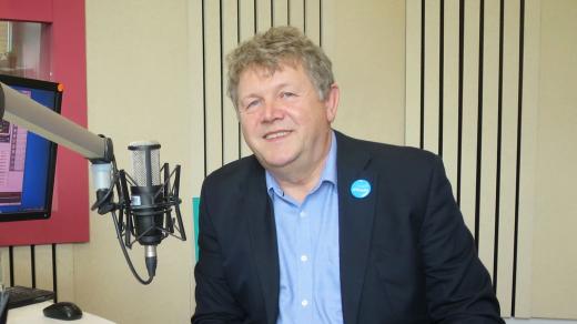 Josef Hynek ve studiu Českého rozhlasu Hradec Králové