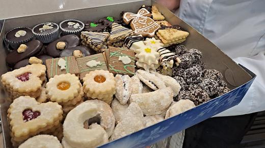 Cukroví z cukrářské dílny Střední školy gastronomie a služeb na Králově Háji v Liberci