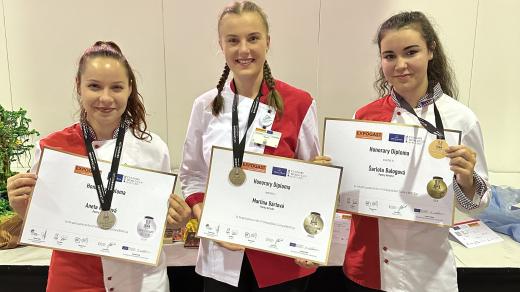 Skvělé cukrářky, Šarlota Balogová, Martina Bártová a Eliška Hebká přivezly z Lucembursku medaile