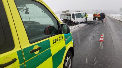 Záchranáři zasahují u dopravní nehody