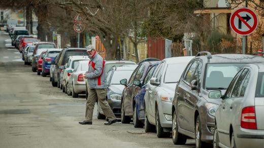 Parkování v okolí nemocnice v Českých Budějovicích