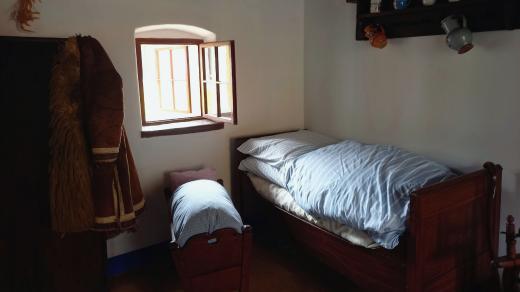Postel s kolébkou