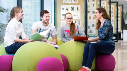 Studenti Farmaceutické fakulty Univerzity Karlovy