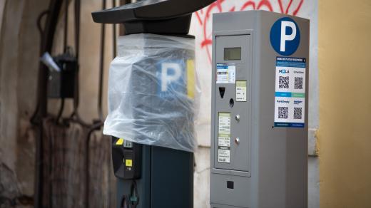 Staré a nové parkovací automaty v Pardubicích