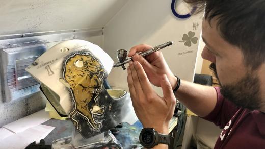 Airbrusher Roman Vítek z Pardubic - Nemošic v akci