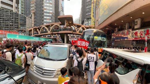 Snímek z nedělní demonstrace v Hongkongu.