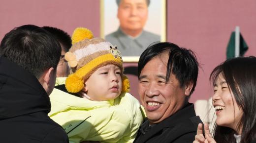 Čínská rodina na Náměstí nebeského klidu v Pekingu