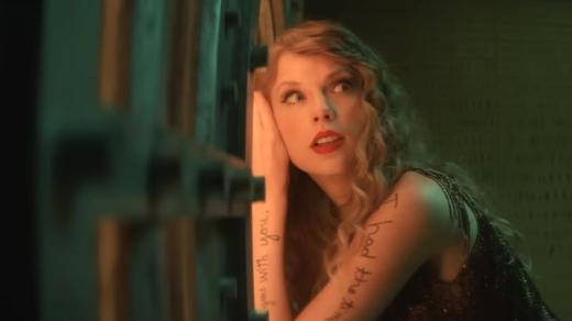 Taylor Swift v klipu k tracku Can I See You