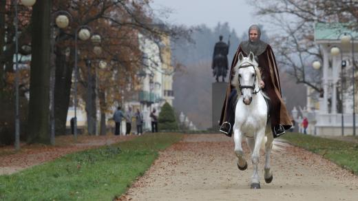 Příjezd svatého Martina okolo jezdecké sochy císaře Františka (ilustrační foto)
