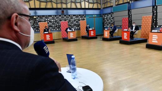 Poslední předvolební superdebatu Českého rozhlasu moderuje Jan Pokorný.