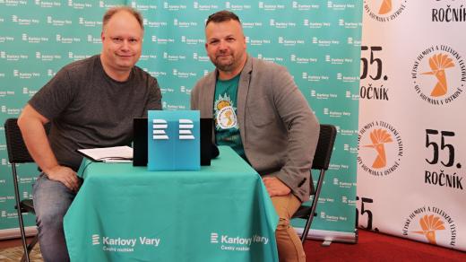 Moderátor Radim Jehlík a výkonný ředitel festivalu Oty Hofmana Vladimír Keblúšek