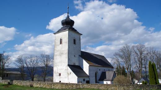 Kostel sv. Máří Magdalény z 17. století je postaven v ranně barokním slohu