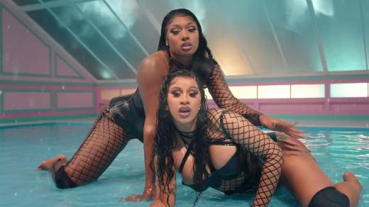 Megan Thee Stallion a Cardi B v klipu k písni WAP