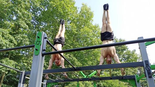 V pardubickém parku Na Špici je nové workoutové hřiště