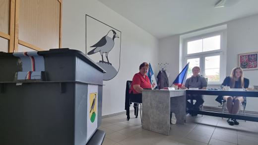 Volební účast v referendu byla větší než při posledních komunálních volbách