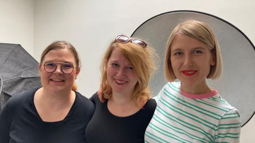 Tvůrkyně knihy Proč jsme tak naštvané? Autorka Šárka Homfray, nakladatelka Barbora Baronová a autorka koláží Michaela Karásek Čejková