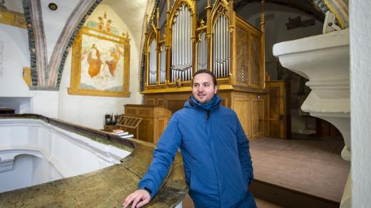 Varhanář Peter Nožina v kostele svatého Prokopa ve Strakonicích