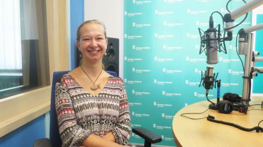 Radka Grohová ve studiu Českého rozhlasu Hradec Králové