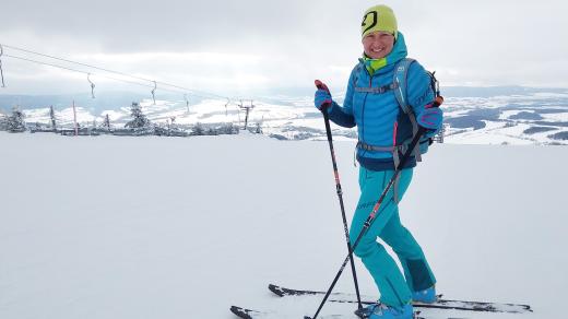 Na vrcholu Slamník nad Dolní Moravou. Teď přijde ta lepší část skialpinismu, tedy sjezd