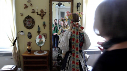 Z filmu Mezi Jiřinou a Annou