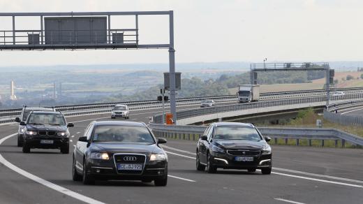 Automobily na dálnici D8 