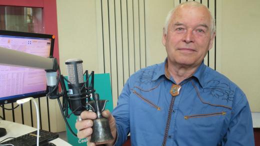 Zdeněk Vítek ve studiu Českého rozhlasu Hradec Králové