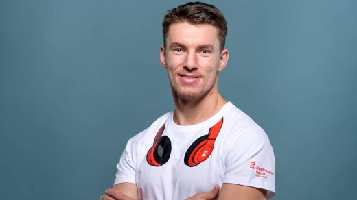 Zdeněk Folprecht je moderátorem čtvrteční fotbalové talkshow První dotek. Poslouchejte každý čtvrtek od 10:06