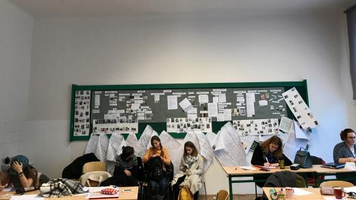 Děti sem podle Šlehofera přichází buď z alternativních základních škol, víceletých gymnázií, nebo ze základek, kde se zapálené děti nesetkaly s pochopením
