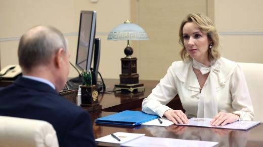 Kremelská zmocněnkyně pro práva dětí Marija Lvovová-Bělovová během setkání s ruským prezidentem Vladimirem Putinem
